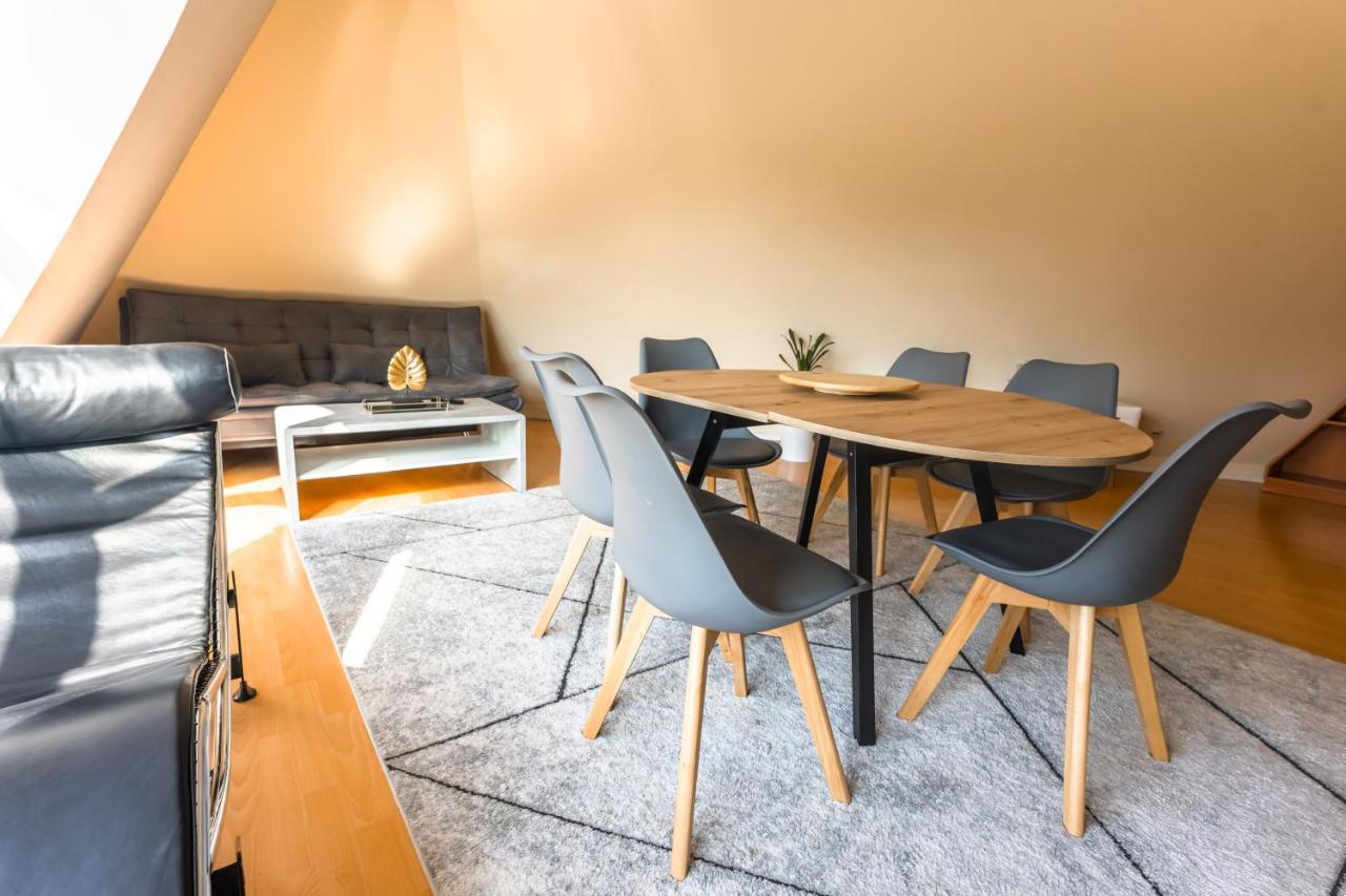 Lovely 4-Bedroom Flat In Historical Center With Stunning View Trenčín Kültér fotó