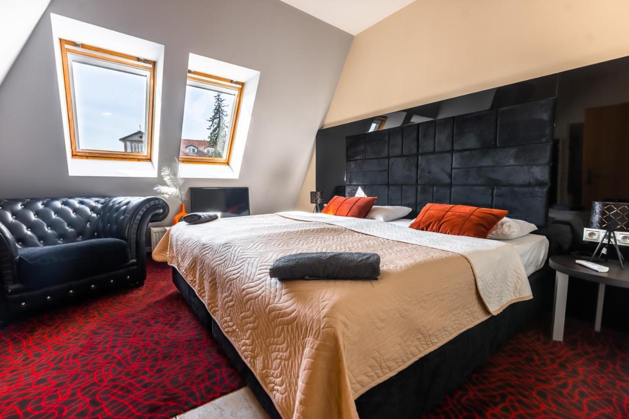 Lovely 4-Bedroom Flat In Historical Center With Stunning View Trenčín Kültér fotó