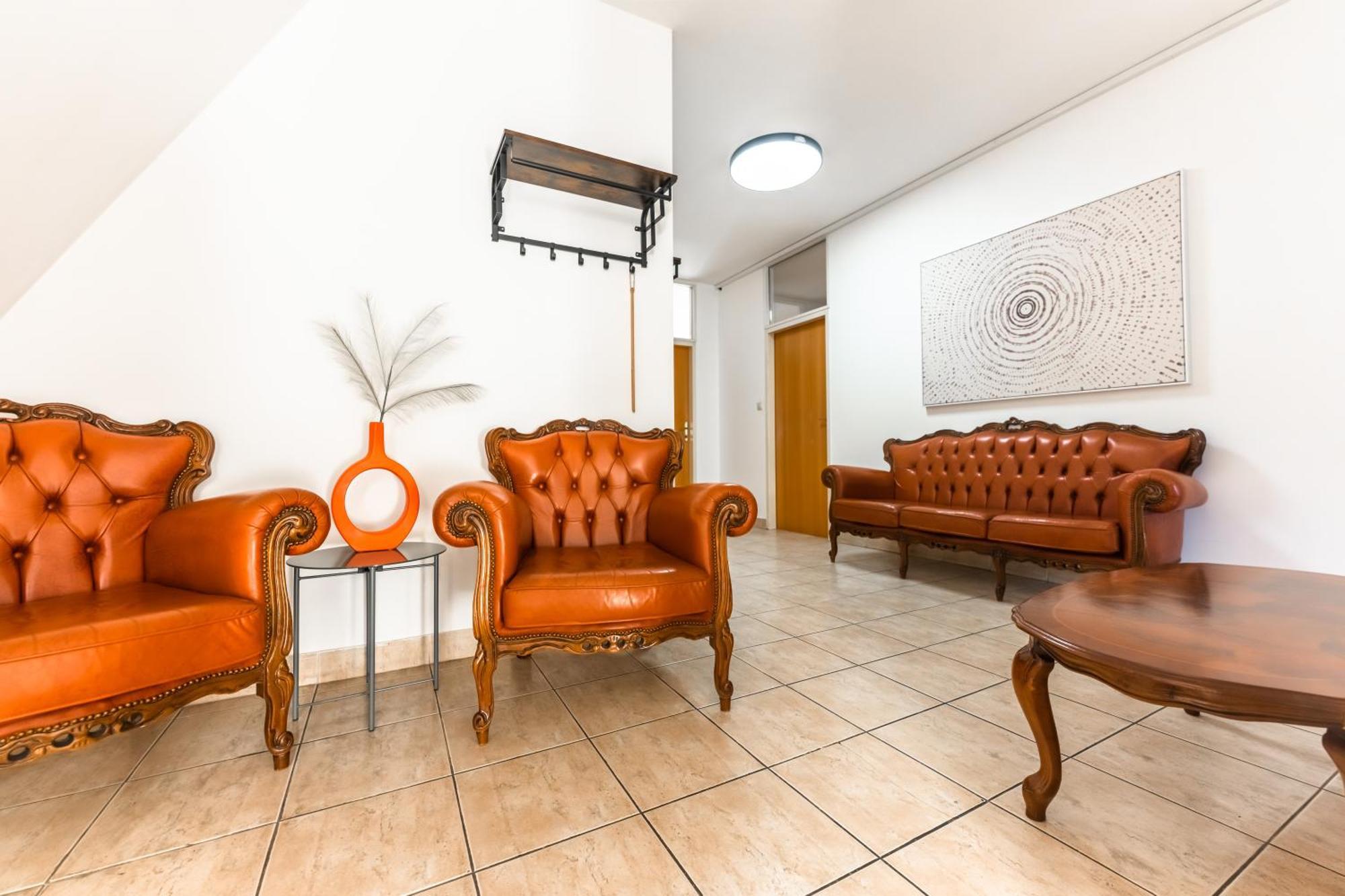 Lovely 4-Bedroom Flat In Historical Center With Stunning View Trenčín Kültér fotó