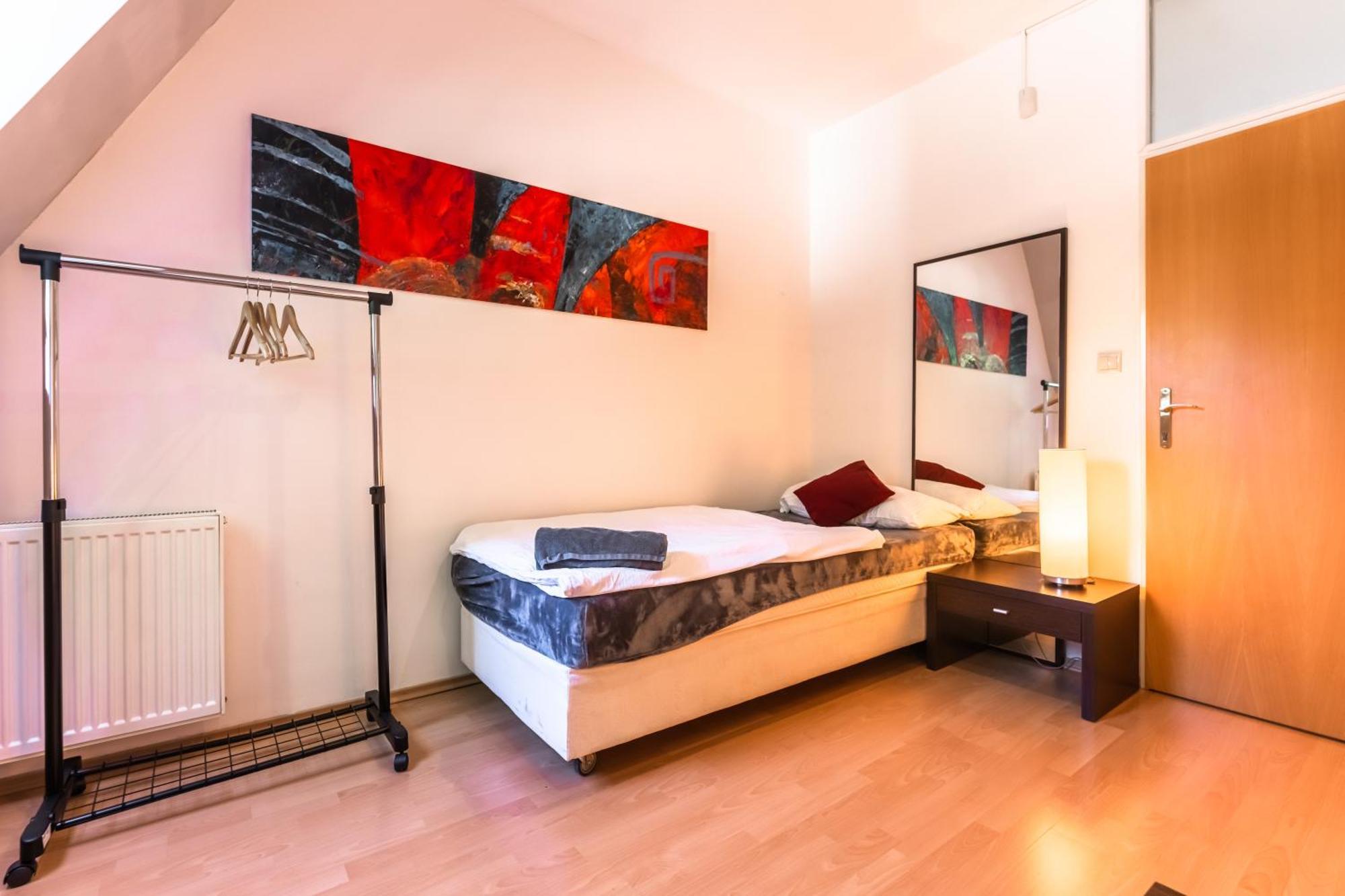 Lovely 4-Bedroom Flat In Historical Center With Stunning View Trenčín Kültér fotó