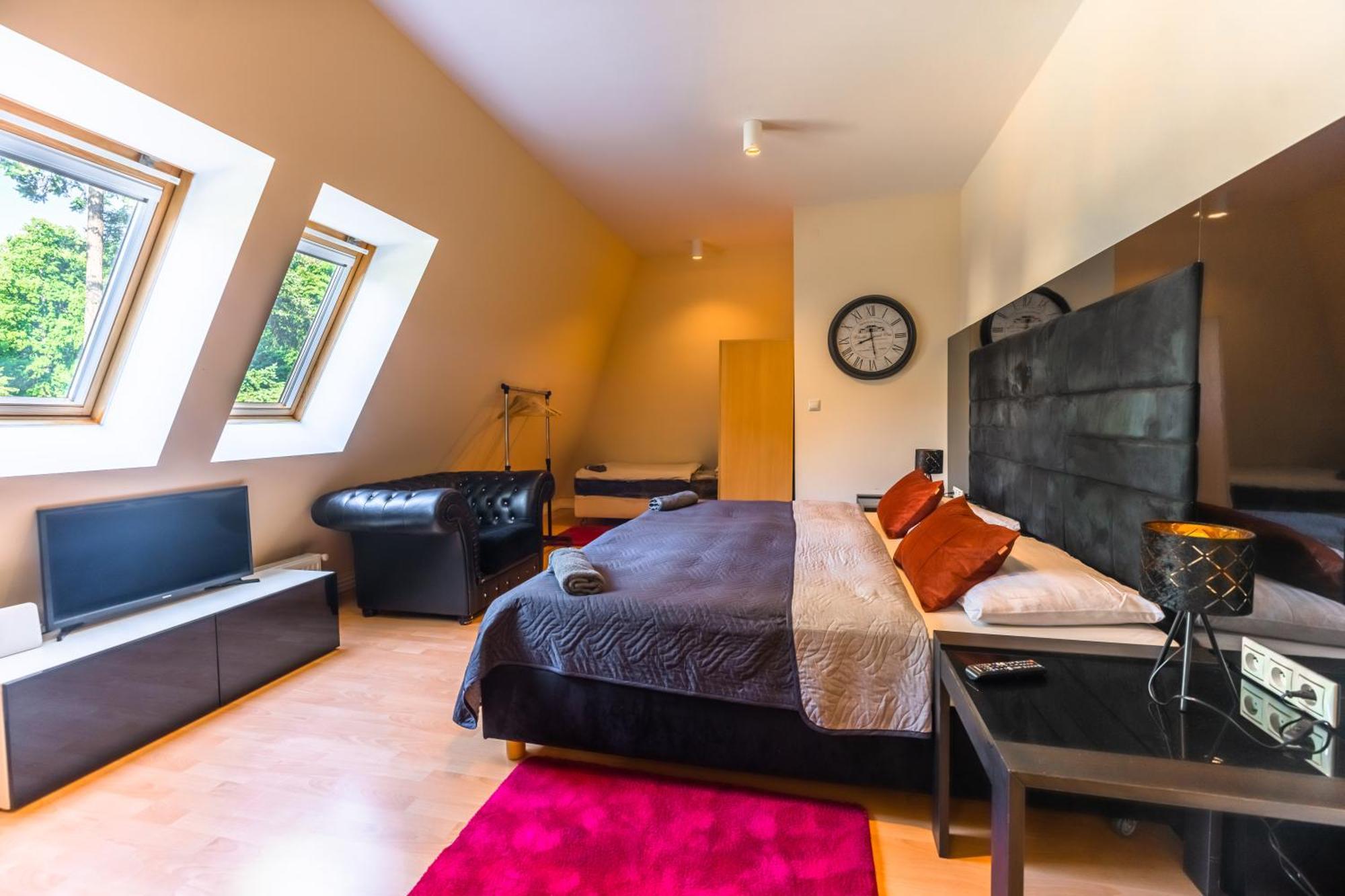 Lovely 4-Bedroom Flat In Historical Center With Stunning View Trenčín Kültér fotó